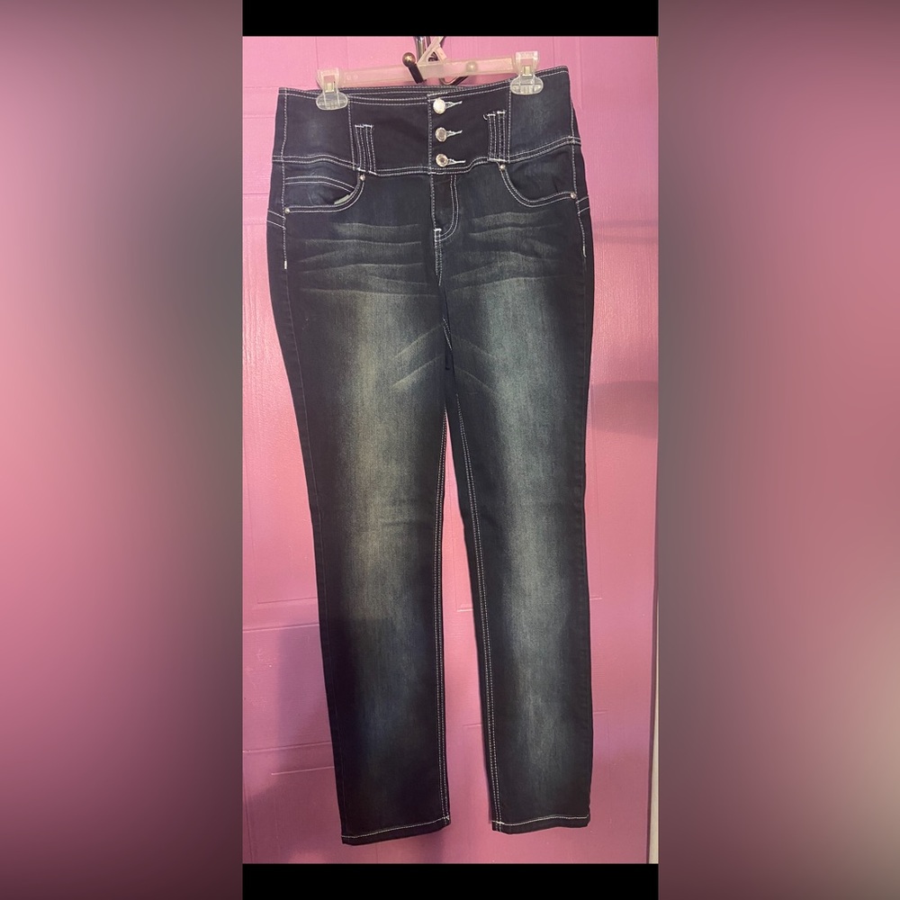 Ladies, almost famous size 13 stretch jeans